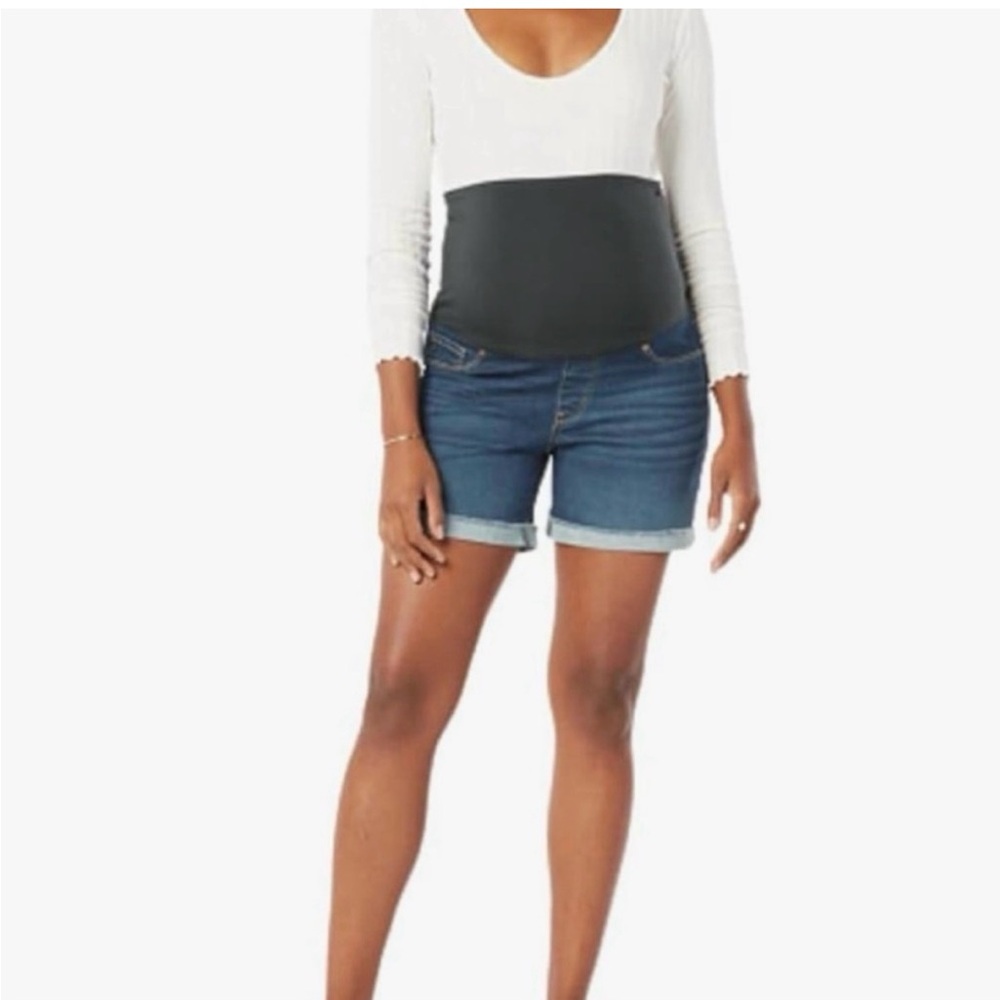 Levi Strauss Signature Gold Maternity Denim Shorts Size M NWT 5” Inseam Blue